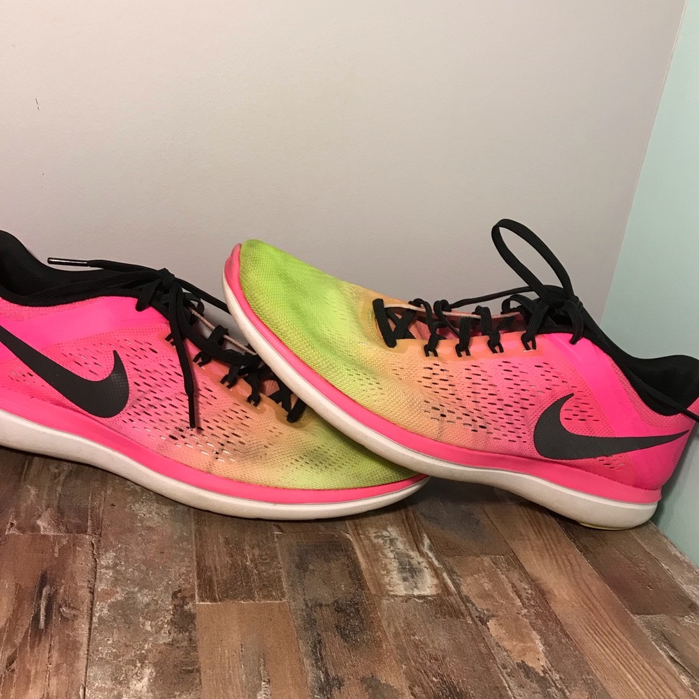 ✨Women’s Nike Rainbow Sneakers✨